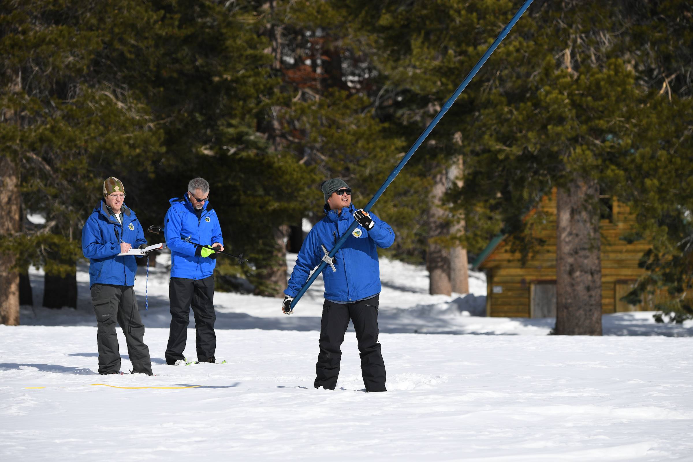 Snow makers rescue big Sierra resorts as drought bakes smaller ones – The  Mercury News